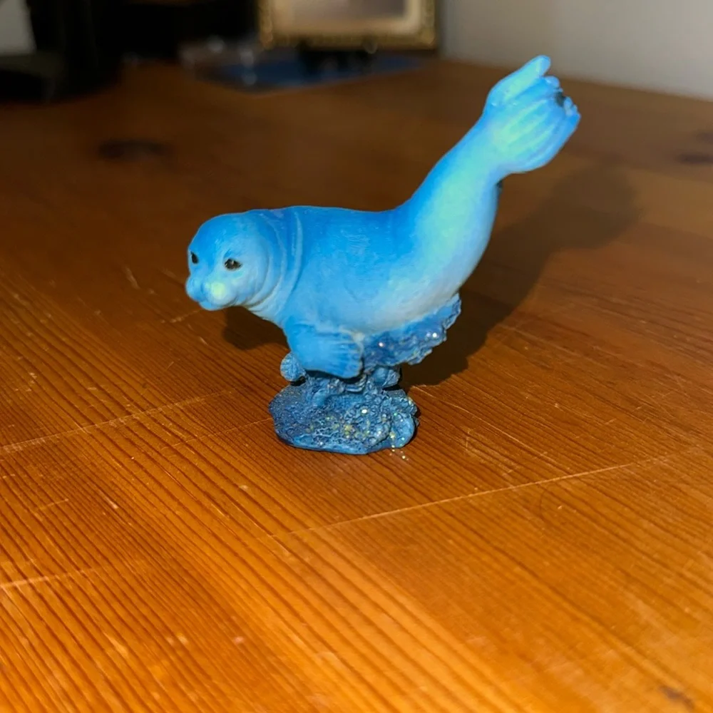 Blue Seal Figurine - Picture 2 of 6